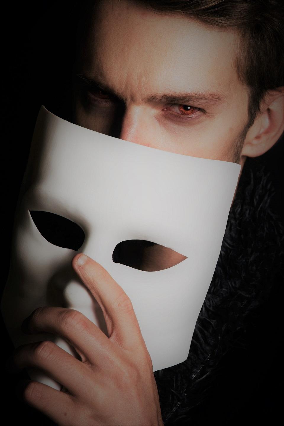 20 Ways To Spot Deception Before You Fall for It