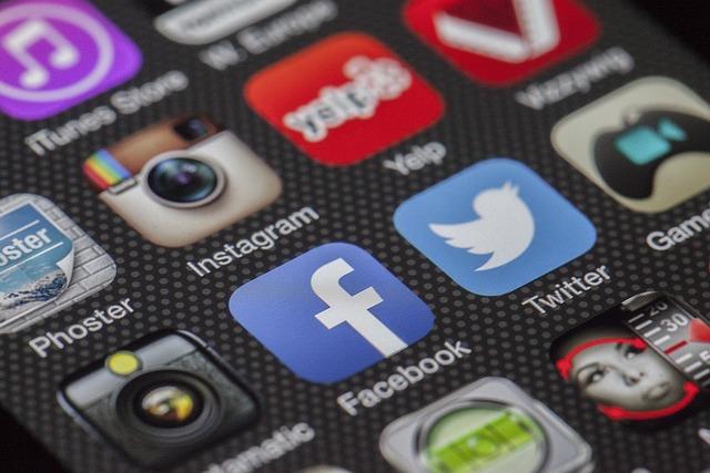 The Paradox of Social Media